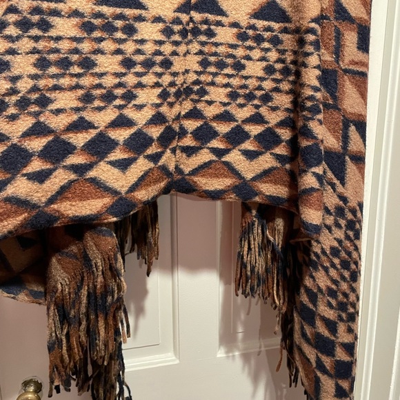 Plenty by Tracy Reese. Wool Tribal vest w fringe. - Picture 5 of 7